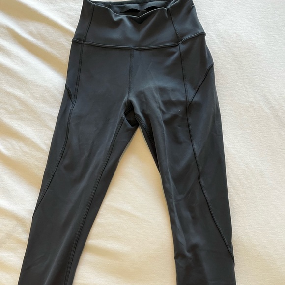Great condition lululemon extreme leggings size 2 - Picture 1 of 6